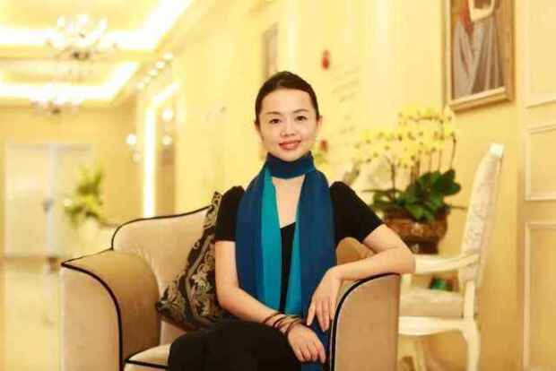 林秋彤《优雅仪态》